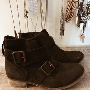Black Leather Steve Madden Booties! Only worn once